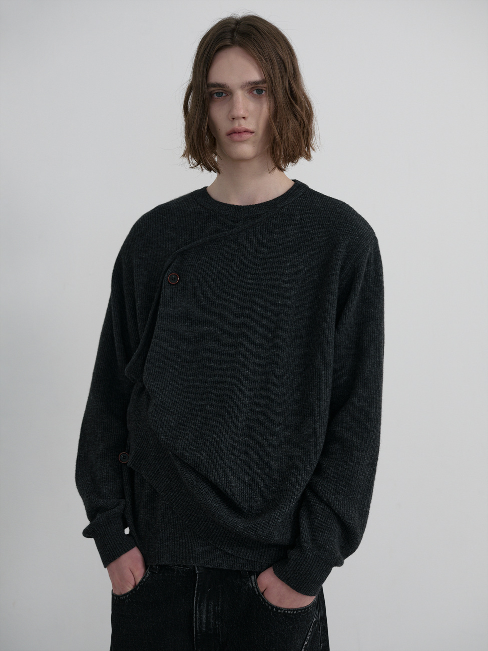 리브랜딩 마친 우알롱, F/W 컬렉션 두 번째 라입업 선봬 592-Image